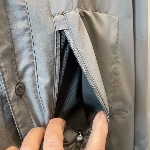 Mens Under Armour heat gear loose shirt. - Picture 10 of 12